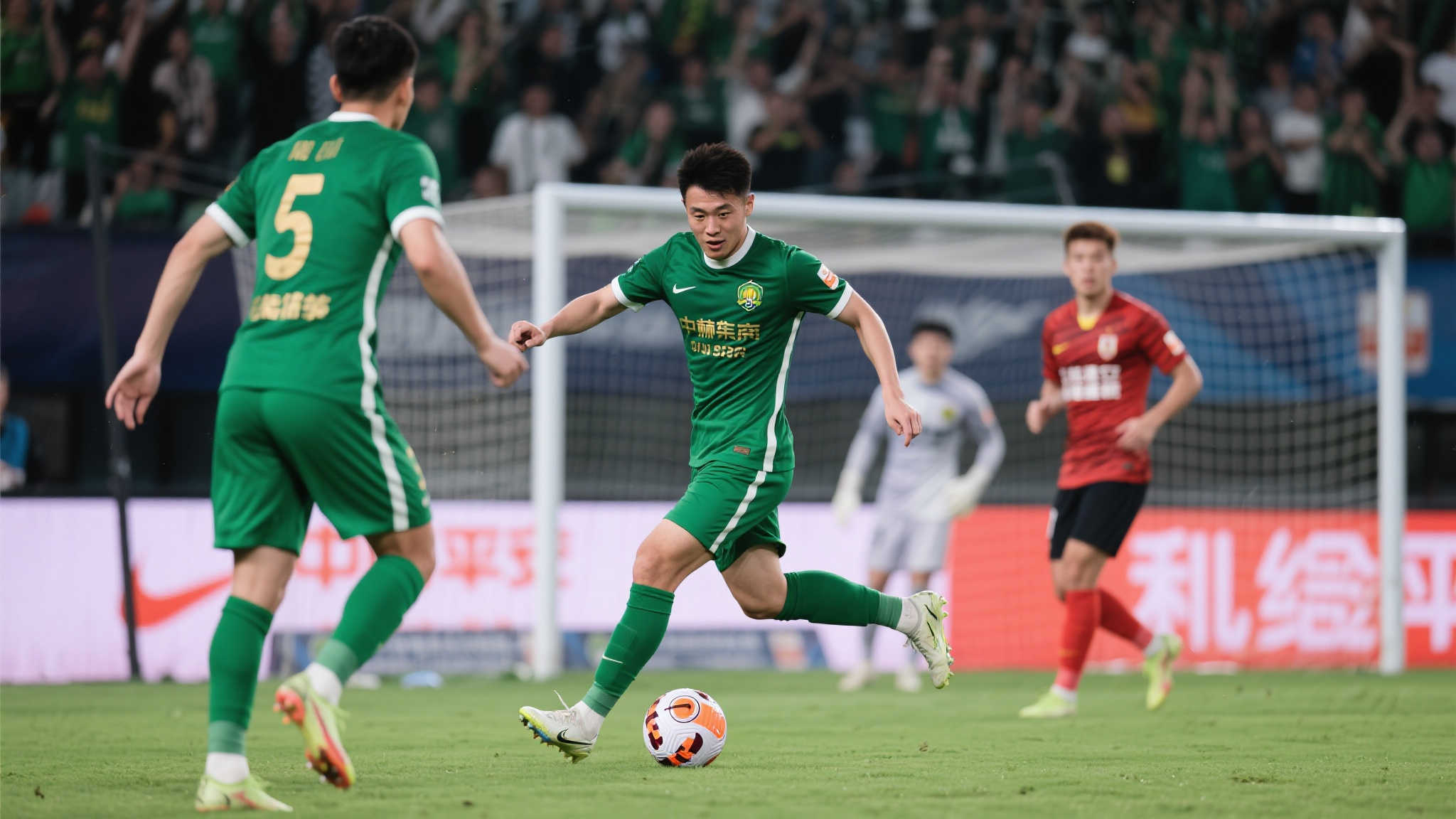 进球如虹!张玉宁展现实力,稳居北京国安本土球员之巅 谈到近期赛事,北京国安迎战某劲旅一役可谓震撼人心。