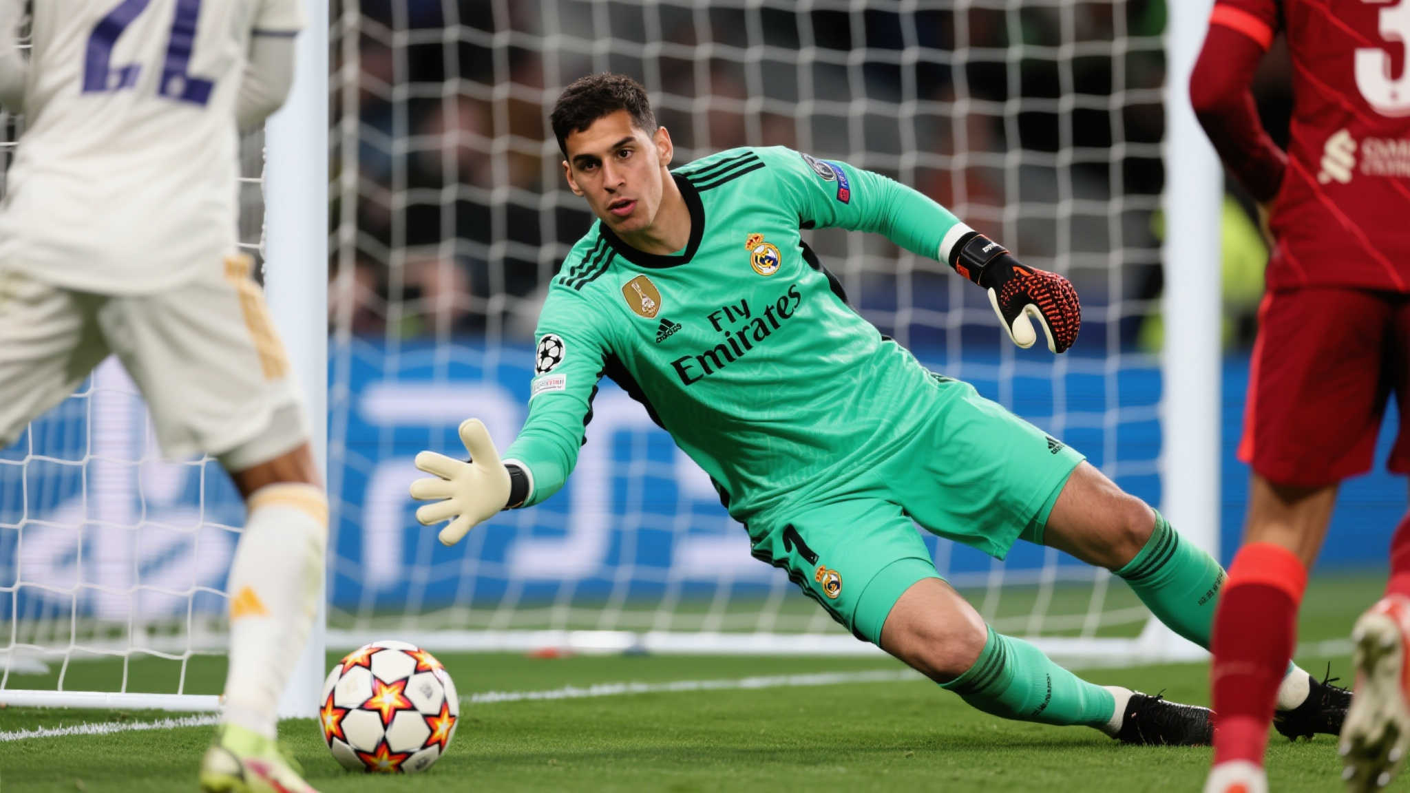 2024-25赛季欧冠扑救王:库尔图瓦52次高居榜首 提到世界级门将,很难避开一个名字——蒂博·库尔图瓦